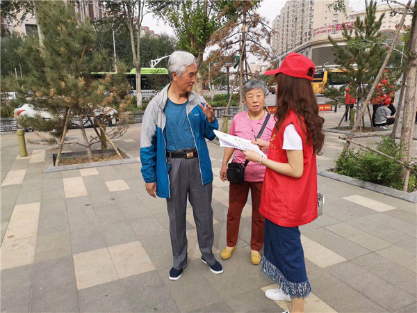 我院志愿者深入社区开展“垃圾分类从我做起”主题宣导示范活动