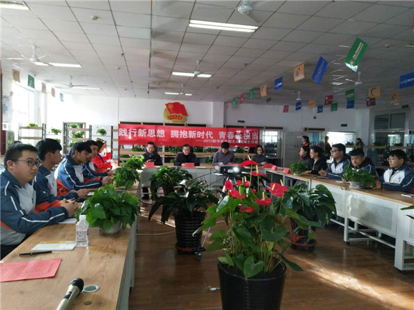 团市委领导走进我院参加团支部组织生活会