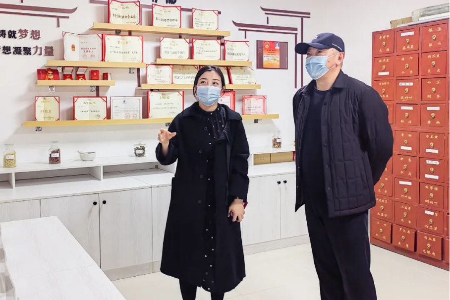 副院长张东兵带队赴社区开展校社企威尼斯人娱乐城